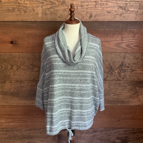 Green Envelope Sweaters - Green Envelope Gray/White Dolman Sweater